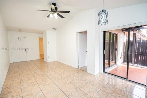 Condo in Miami, Florida, 2 bedrooms № 2077468 - photo 4