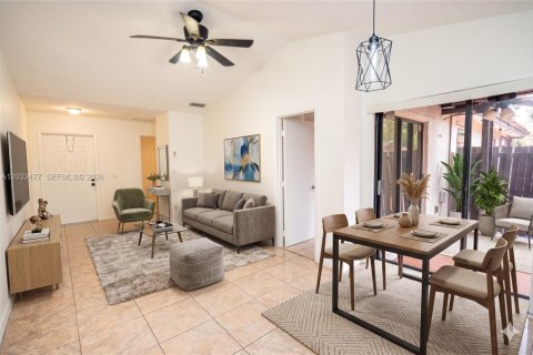 Condo in Miami, Florida, 2 bedrooms № 2077468 - photo 3