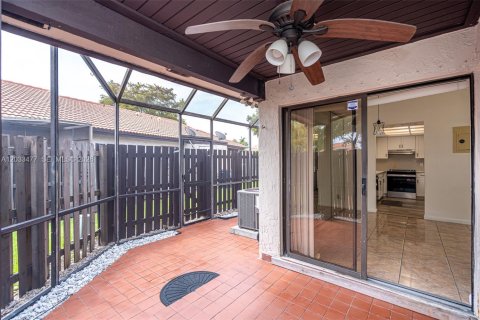 Condo in Miami, Florida, 2 bedrooms № 2077468 - photo 17