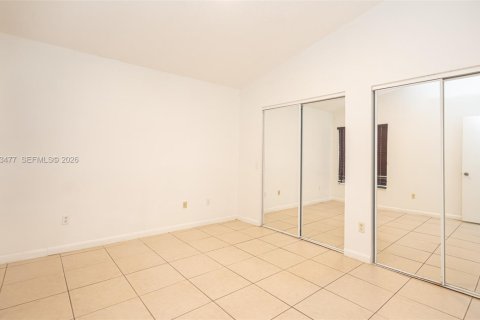 Condo in Miami, Florida, 2 bedrooms № 2077468 - photo 9