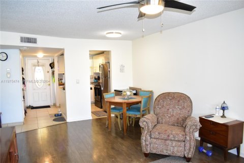 Condominio en venta en Sunrise, Florida, 2 dormitorios, 78.97 m2 № 2038452 - foto 16