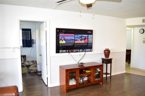 Condominio en venta en Sunrise, Florida, 2 dormitorios, 78.97 m2 № 2038452 - foto 18