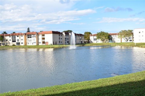 Condominio en venta en Sunrise, Florida, 2 dormitorios, 78.97 m2 № 2038452 - foto 2