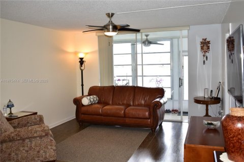 Condominio en venta en Sunrise, Florida, 2 dormitorios, 78.97 m2 № 2038452 - foto 15