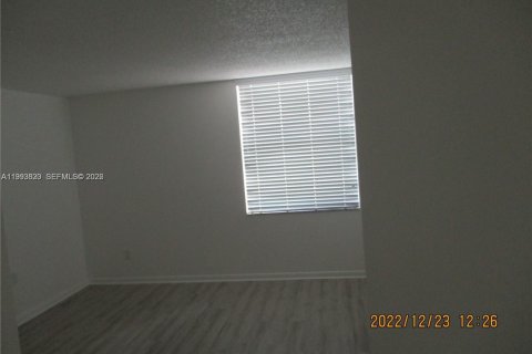 Condominio en alquiler en Miami, Florida, 2 dormitorios, 92.53 m2 № 2055492 - foto 10