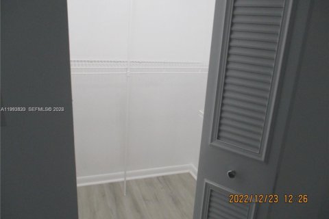 Condominio en alquiler en Miami, Florida, 2 dormitorios, 92.53 m2 № 2055492 - foto 11