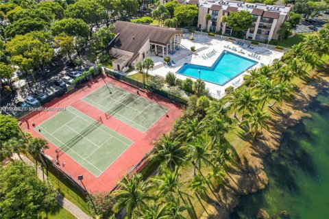 Condominio en alquiler en Miami, Florida, 2 dormitorios, 92.53 m2 № 2055492 - foto 3