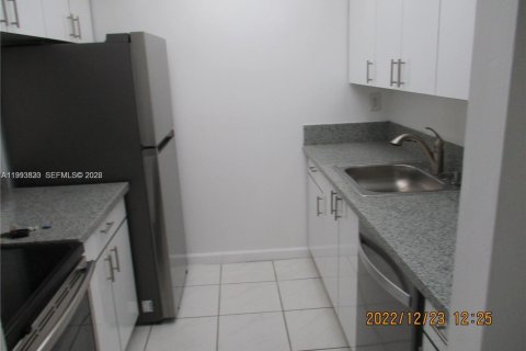 Condominio en alquiler en Miami, Florida, 2 dormitorios, 92.53 m2 № 2055492 - foto 7
