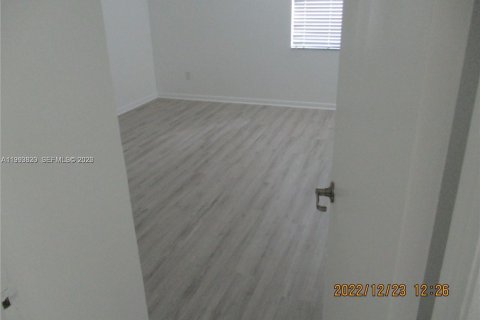 Condominio en alquiler en Miami, Florida, 2 dormitorios, 92.53 m2 № 2055492 - foto 9
