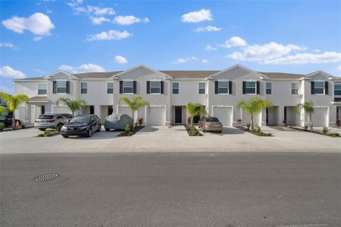 Adosado en venta en Wesley Chapel, Florida, 3 dormitorios, 155.43 m2 № 1910287 - foto 1