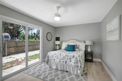 Commercial property in Port Richey, Florida 4 bedrooms, 167.22 sq.m. № 2210228 - photo 18