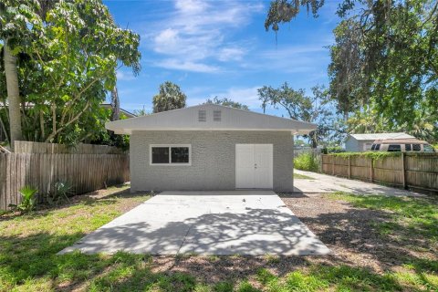 Commercial property in Port Richey, Florida 4 bedrooms, 167.22 sq.m. № 2210228 - photo 26