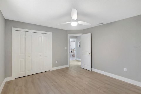 Commercial property in Port Richey, Florida 4 bedrooms, 167.22 sq.m. № 2210228 - photo 23
