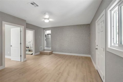Commercial property in Port Richey, Florida 4 bedrooms, 167.22 sq.m. № 2210228 - photo 29