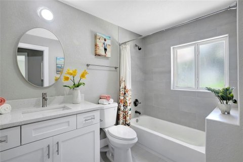 Commercial property in Port Richey, Florida 4 bedrooms, 167.22 sq.m. № 2210228 - photo 24