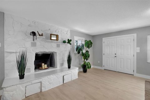 Commercial property in Port Richey, Florida 4 bedrooms, 167.22 sq.m. № 2210228 - photo 4