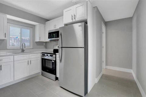 Commercial property in Port Richey, Florida 4 bedrooms, 167.22 sq.m. № 2210228 - photo 30