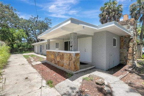 Commercial property in Port Richey, Florida 4 bedrooms, 167.22 sq.m. № 2210228 - photo 2