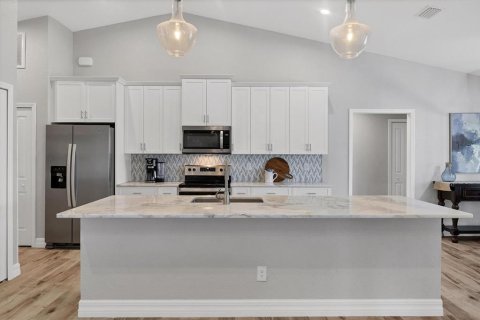 House in Rotonda, Florida 3 bedrooms, 189.15 sq.m. № 1902861 - photo 9