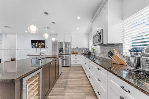 Villa ou maison à vendre à Miami, Floride: 4 chambres, 181.81 m2 № 1697964 - photo 5