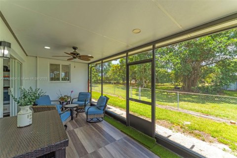 Villa ou maison à vendre à Miami, Floride: 4 chambres, 181.81 m2 № 1697964 - photo 27