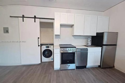 Студия в Майами-Бич, Флорида № 2005643