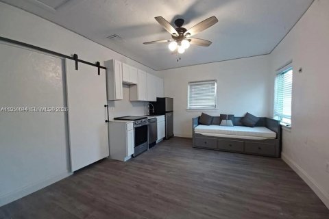 Снять в аренду квартиру в Майами-Бич, Флорида 37.16м2, № 2005643 - фото 3