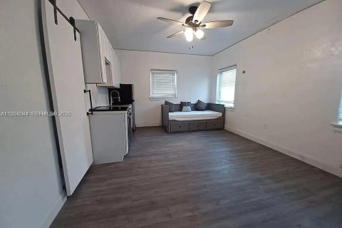 Снять в аренду квартиру в Майами-Бич, Флорида 37.16м2, № 2005643 - фото 4