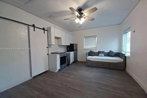 Снять в аренду квартиру в Майами-Бич, Флорида 37.16м2, № 2005643 - фото 5