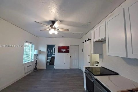 Снять в аренду квартиру в Майами-Бич, Флорида 37.16м2, № 2005643 - фото 6