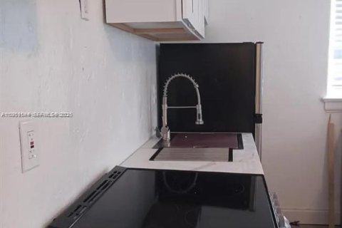 Снять в аренду квартиру в Майами-Бич, Флорида 37.16м2, № 2005643 - фото 2