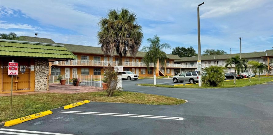 Studio in the Condo in Miami Gardens, Florida  № 1973861