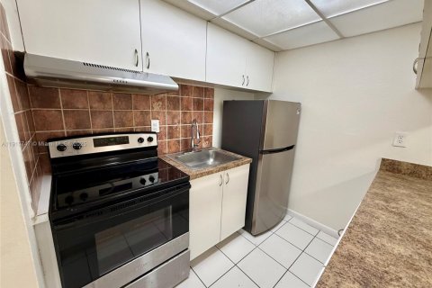 Condo in Miami Gardens, Florida  № 1973861 - photo 5