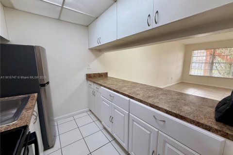 Condo in Miami Gardens, Florida  № 1973861 - photo 6