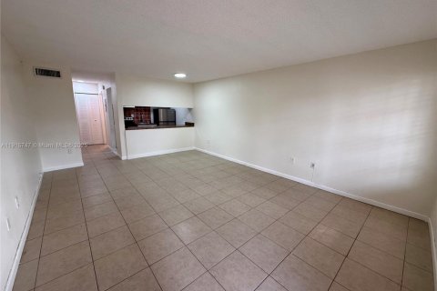 Condo in Miami Gardens, Florida  № 1973861 - photo 2