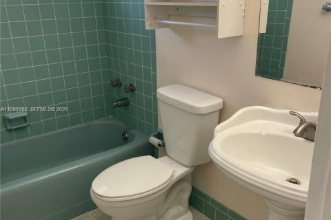 Immobilier commercial à louer à Miami, Floride: 1 chambre, 172.8 m2 № 2393141 - photo 4