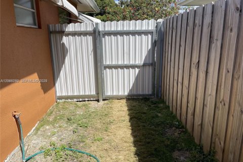 Immobilier commercial à Miami, Floride 1 chambre, 172.8 m2 № 2393141