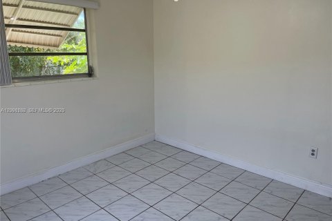 Immobilier commercial à louer à Miami, Floride: 1 chambre, 172.8 m2 № 2393141 - photo 10