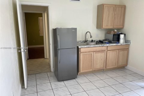 Immobilier commercial à louer à Miami, Floride: 1 chambre, 172.8 m2 № 2393141 - photo 9