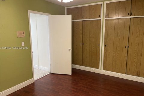 Immobilier commercial à louer à Miami, Floride: 1 chambre, 172.8 m2 № 2393141 - photo 6