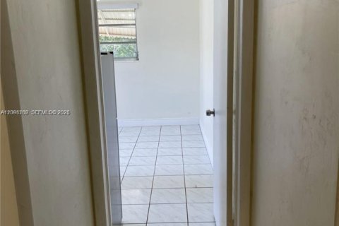 Immobilier commercial à louer à Miami, Floride: 1 chambre, 172.8 m2 № 2393141 - photo 3