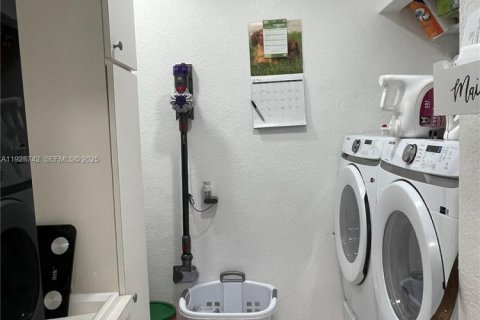 Villa ou maison à vendre à Miami Gardens, Floride: 2 chambres, 98.29 m2 № 1989207 - photo 23