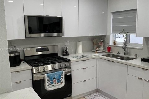 Villa ou maison à vendre à Miami Gardens, Floride: 2 chambres, 98.29 m2 № 1989207 - photo 22