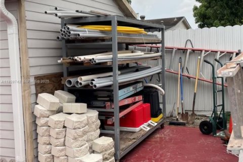 Villa ou maison à vendre à Miami Gardens, Floride: 2 chambres, 98.29 m2 № 1989207 - photo 15