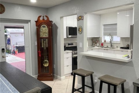 Villa ou maison à vendre à Miami Gardens, Floride: 2 chambres, 98.29 m2 № 1989207 - photo 21