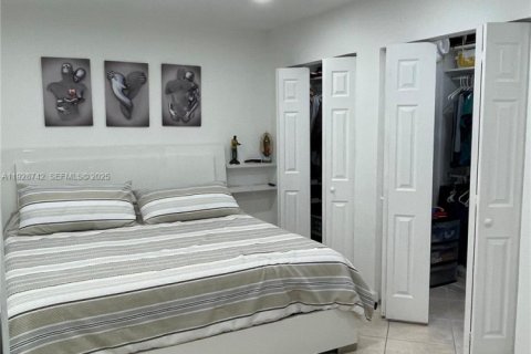 Villa ou maison à vendre à Miami Gardens, Floride: 2 chambres, 98.29 m2 № 1989207 - photo 29