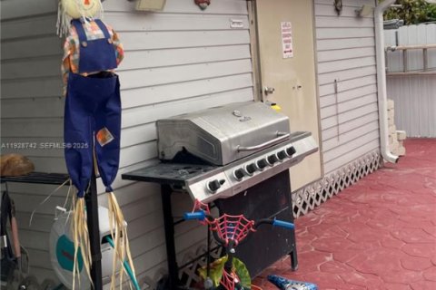 Villa ou maison à vendre à Miami Gardens, Floride: 2 chambres, 98.29 m2 № 1989207 - photo 13