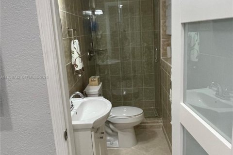 Villa ou maison à vendre à Miami Gardens, Floride: 2 chambres, 98.29 m2 № 1989207 - photo 20