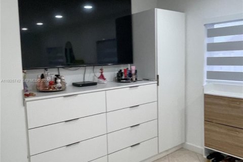 Villa ou maison à vendre à Miami Gardens, Floride: 2 chambres, 98.29 m2 № 1989207 - photo 27