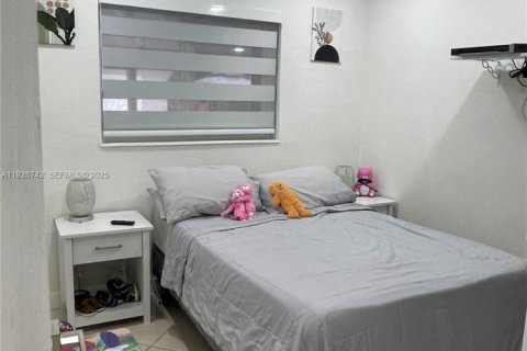 Villa ou maison à vendre à Miami Gardens, Floride: 2 chambres, 98.29 m2 № 1989207 - photo 25